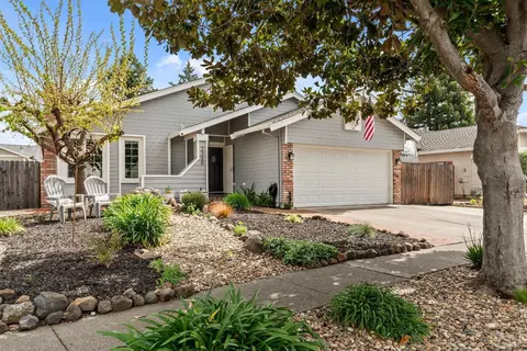2350 Stonehouse Dr, Napa, CA 94558