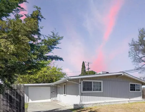1049 1st St, Fairfield, CA 94533