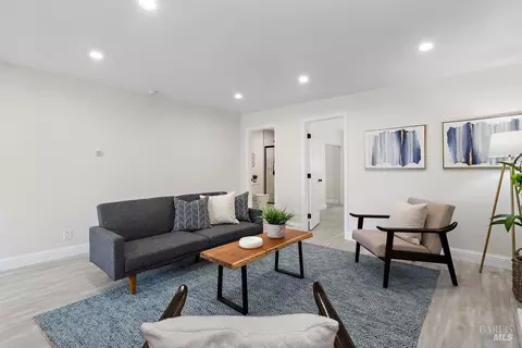 Living - 306 Coughlan St, Vallejo, CA 94590 photo 7 of 7