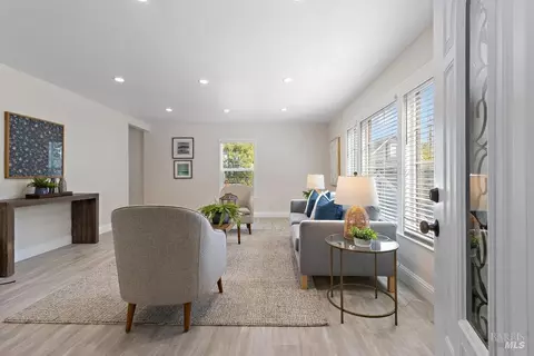 Living - 306 Coughlan St, Vallejo, CA 94590 photo 1 of 7