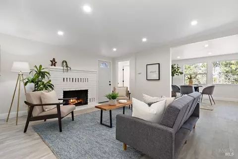 Living - 306 Coughlan St, Vallejo, CA 94590 photo 6 of 7