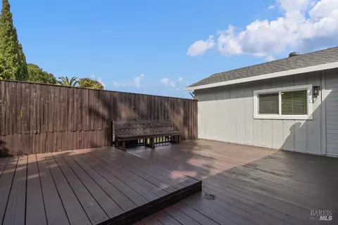 Exterior - 306 Coughlan St, Vallejo, CA 94590 photo 4 of 7