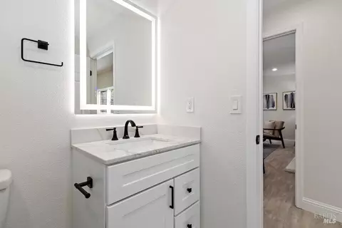 Bath - 306 Coughlan St, Vallejo, CA 94590 photo 2 of 5