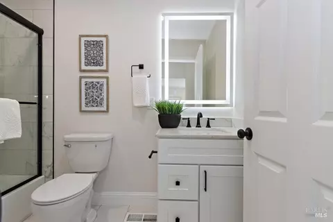 Bath - 306 Coughlan St, Vallejo, CA 94590 photo 3 of 5