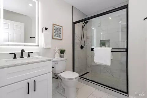 Bath - 306 Coughlan St, Vallejo, CA 94590 photo 5 of 5