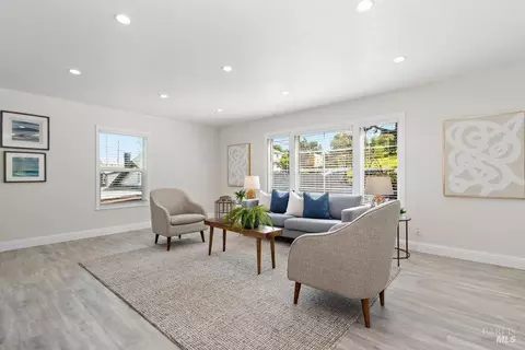 Living - 306 Coughlan St, Vallejo, CA 94590 photo 3 of 7