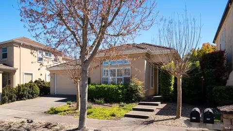 513 Grey Owl Dr, Petaluma, CA 94954