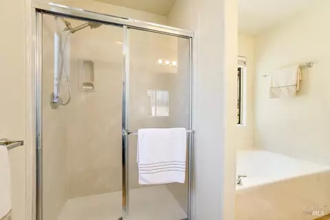 Bath - 113 Riverview Ter, Benicia, CA 94510 photo 2 of 4