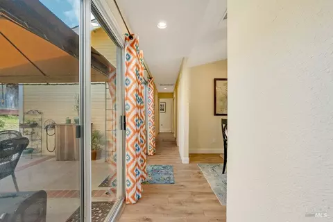 Entry Way - 113 Riverview Ter, Benicia, CA 94510 photo 3 of 4
