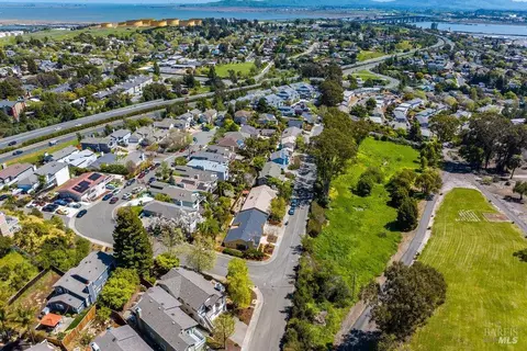 View/Area - 113 Riverview Ter, Benicia, CA 94510 photo 4 of 6