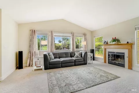 Living - 113 Riverview Ter, Benicia, CA 94510 photo 4 of 6
