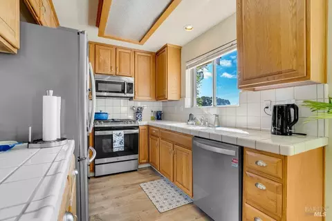 Kitchen - 113 Riverview Ter, Benicia, CA 94510 photo 3 of 5