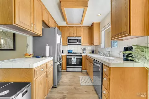 Kitchen - 113 Riverview Ter, Benicia, CA 94510 photo 2 of 5