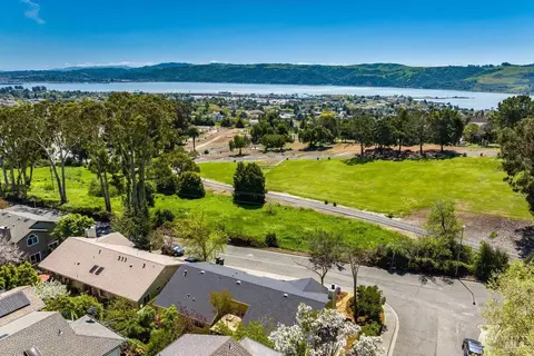 View/Area - 113 Riverview Ter, Benicia, CA 94510 photo 3 of 6