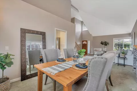 Dining - 542 Piccadilly Pl, Windsor, CA 95492 photo 4 of 5