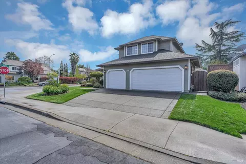 Exterior - 542 Piccadilly Pl, Windsor, CA 95492 photo 4 of 12