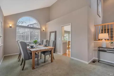 Dining - 542 Piccadilly Pl, Windsor, CA 95492 photo 2 of 5