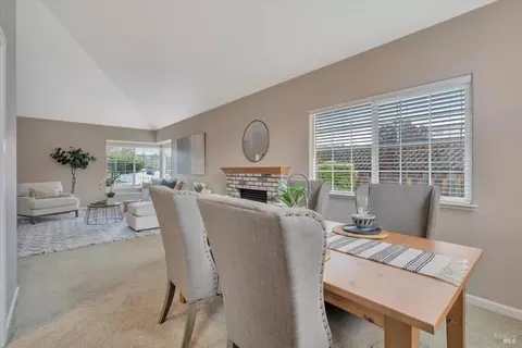 Dining - 542 Piccadilly Pl, Windsor, CA 95492 photo 5 of 5