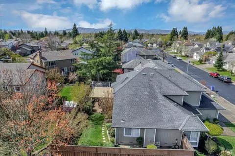 View/Area - 542 Piccadilly Pl, Windsor, CA 95492 photo 1 of 7
