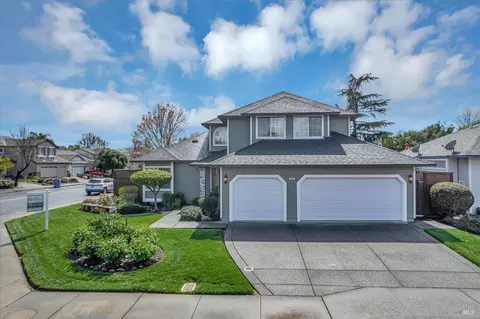 542 Piccadilly Pl, Windsor, CA 95492
