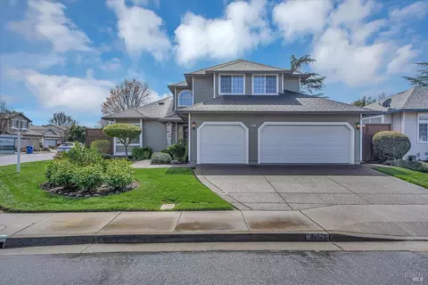 Exterior - 542 Piccadilly Pl, Windsor, CA 95492 photo 10 of 12