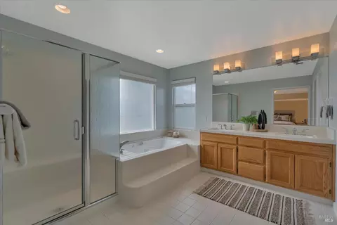 Bath - 542 Piccadilly Pl, Windsor, CA 95492 photo 2 of 4