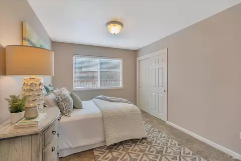 Bedroom - 542 Piccadilly Pl, Windsor, CA 95492 photo 2 of 8