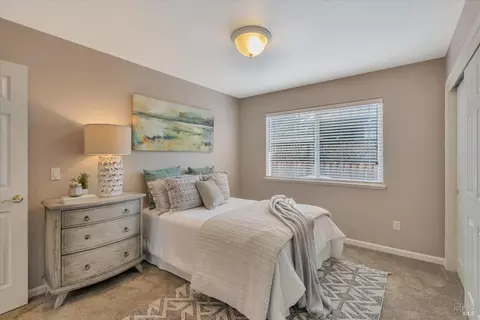 Bedroom - 542 Piccadilly Pl, Windsor, CA 95492 photo 1 of 8