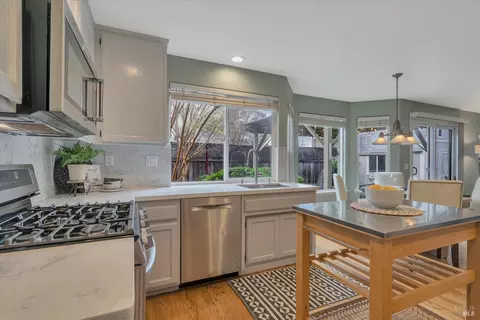 Kitchen - 542 Piccadilly Pl, Windsor, CA 95492 photo 1 of 5