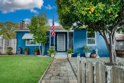 828 Lassen St, Vallejo, CA 94591 photo 2