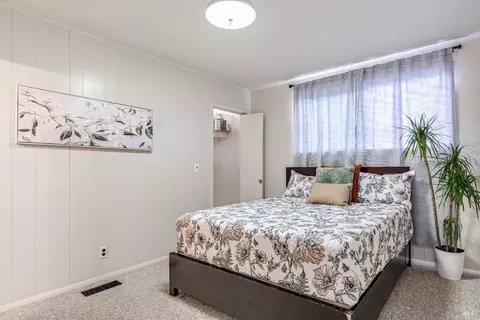 828 Lassen St, Vallejo, CA 94591 photo 10