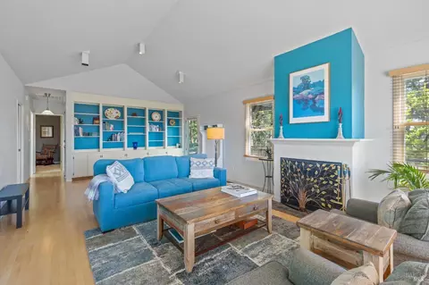 566 Community Hall Ln, Saint Helena, CA 94574