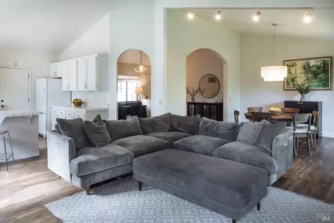 Living - 112 Chadwick Way, Cotati, CA 94931 photo 2 of 2