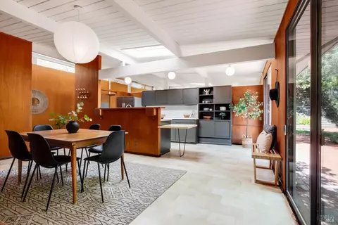 574 Kernberry Dr, San Rafael, CA 94903