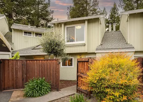 684 Racquet Club Cir, Rohnert Park, CA 94928