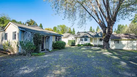 8282 Bodega Ave, Sebastopol, CA 95472