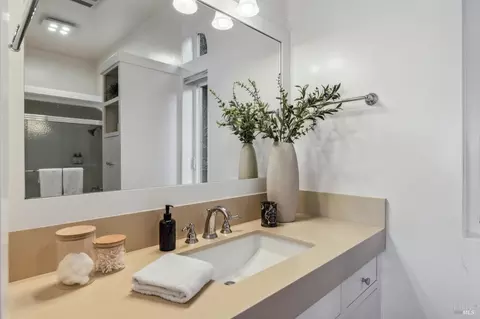 Bath - 205 Cazneau Ave, Sausalito, CA 94965 photo 2 of 2