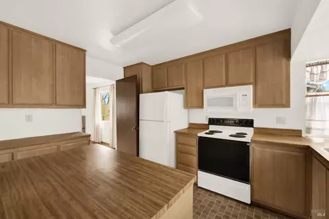 Kitchen - 1383 Sanderling Dr, Fairfield, CA 94533 photo 3 of 12