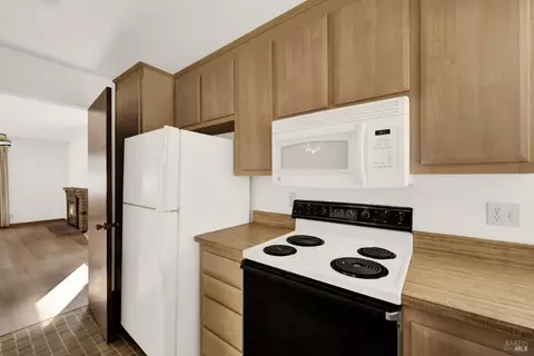 Kitchen - 1383 Sanderling Dr, Fairfield, CA 94533 photo 11 of 12