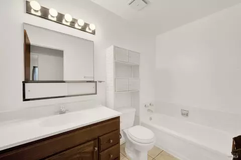 Bath - 1383 Sanderling Dr, Fairfield, CA 94533 photo 1 of 5