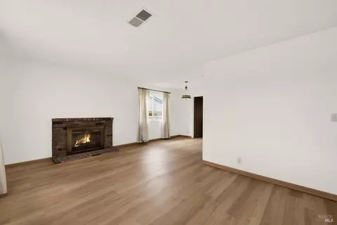 Living - 1383 Sanderling Dr, Fairfield, CA 94533 photo 4 of 10