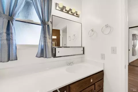 Bath - 1383 Sanderling Dr, Fairfield, CA 94533 photo 4 of 5