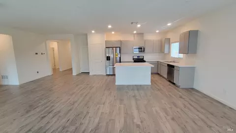 635 Heirloom Ct, Dixon, CA 95620