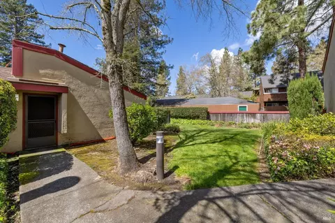58 Redwood Ct, Santa Rosa, CA 95409