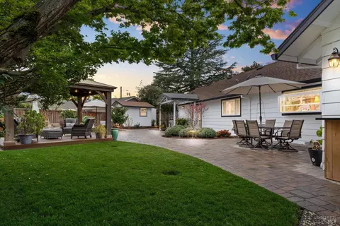 834 Josephine Ln, Healdsburg, CA 95448