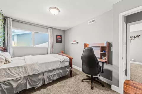 Bedroom - 125 Mari Ct, Vallejo, CA 94589 photo 4 of 8