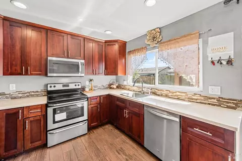 Kitchen - 125 Mari Ct, Vallejo, CA 94589 photo 4 of 7