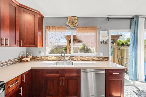 Kitchen - 125 Mari Ct, Vallejo, CA 94589 photo 5 of 7