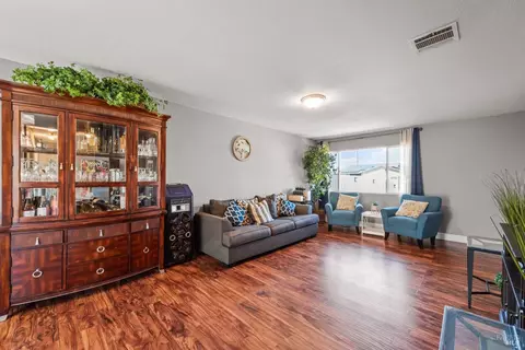 Living - 125 Mari Ct, Vallejo, CA 94589 photo 1 of 3