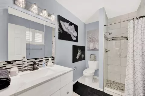 Bath - 1798 Barton Dr, Fairfield, CA 94534 photo 1 of 3